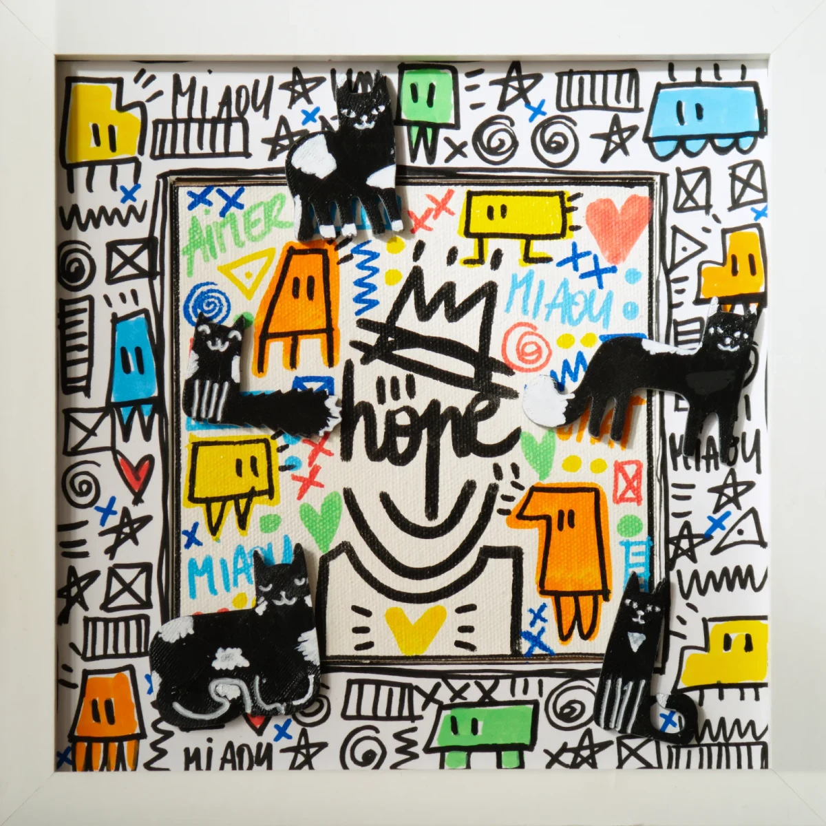 Composition de M. Hope avec des chats noirs en relief, des personnages colorés et des motifs dessinés dans un cadre blanc.