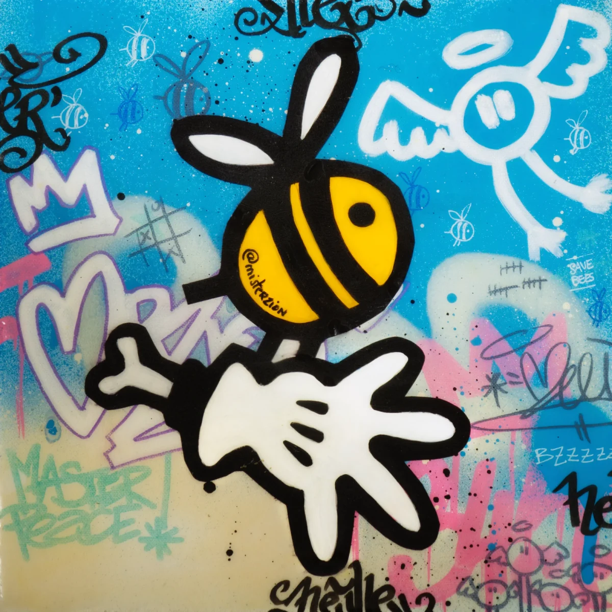 Abeille jaune et noire de Mister Zion, avec des ailes blanches, sur un fond bleu et rose couvert de dessins et de lettres.
